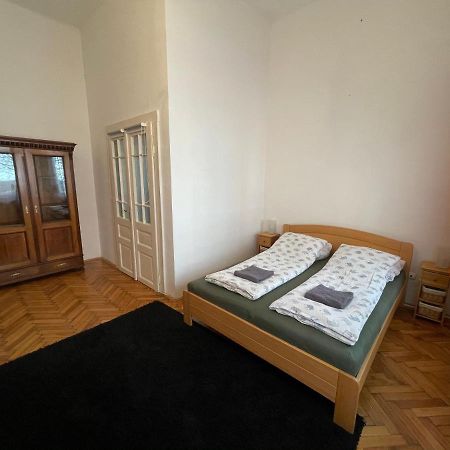 Lyrius Vendeghaz - Debrecen Apartment Exterior foto