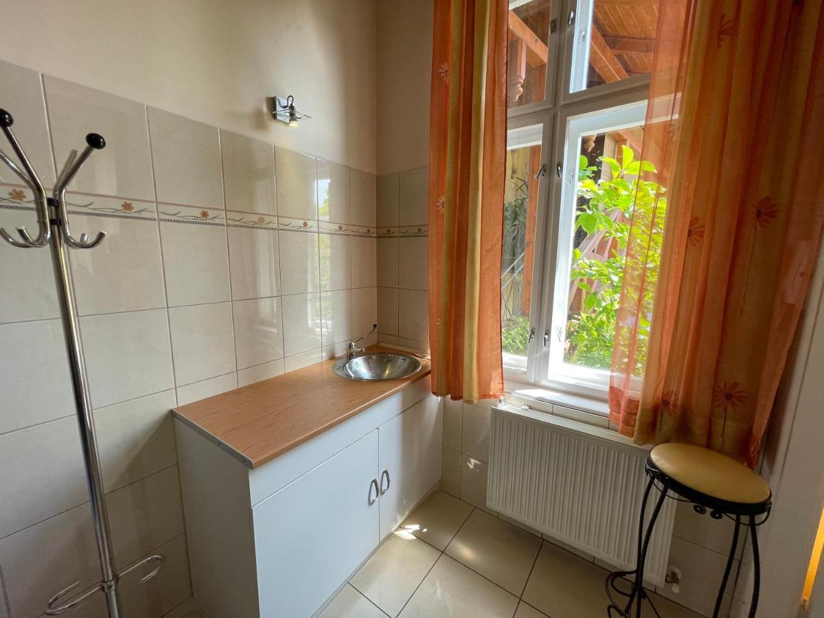 Lyrius Vendeghaz - Debrecen Apartment Exterior foto