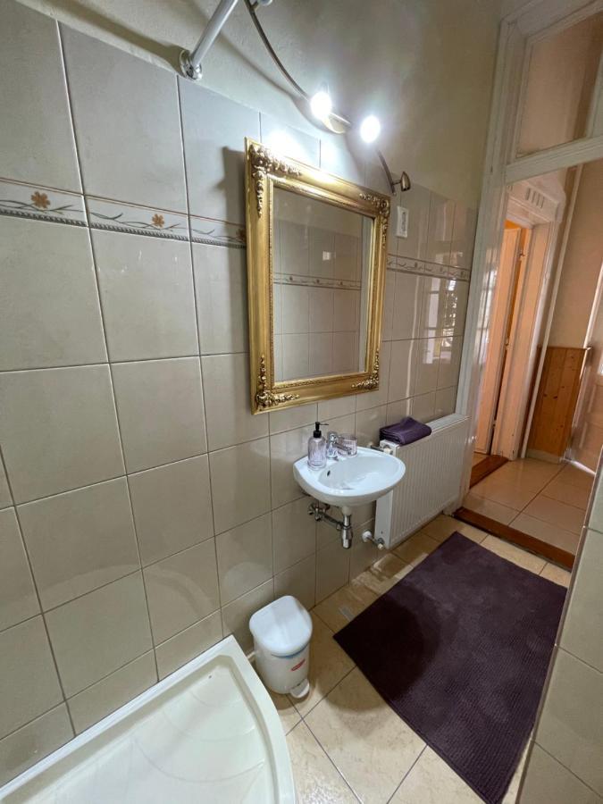 Lyrius Vendeghaz - Debrecen Apartment Exterior foto