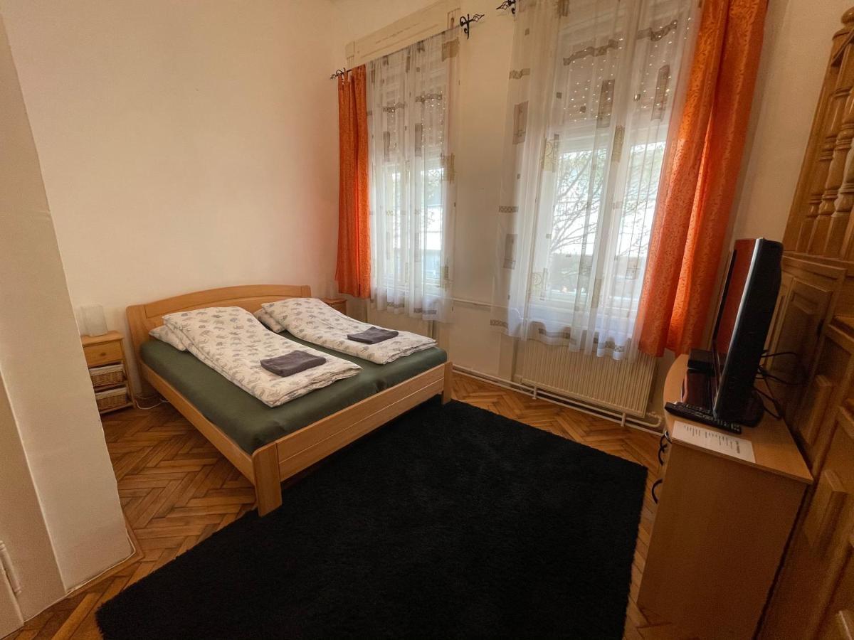 Lyrius Vendeghaz - Debrecen Apartment Exterior foto