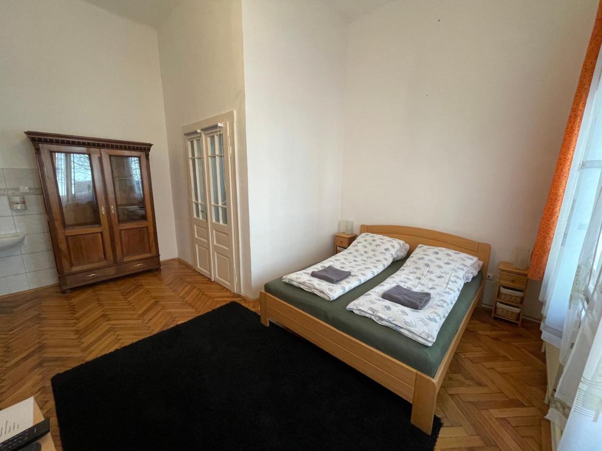 Lyrius Vendeghaz - Debrecen Apartment Exterior foto