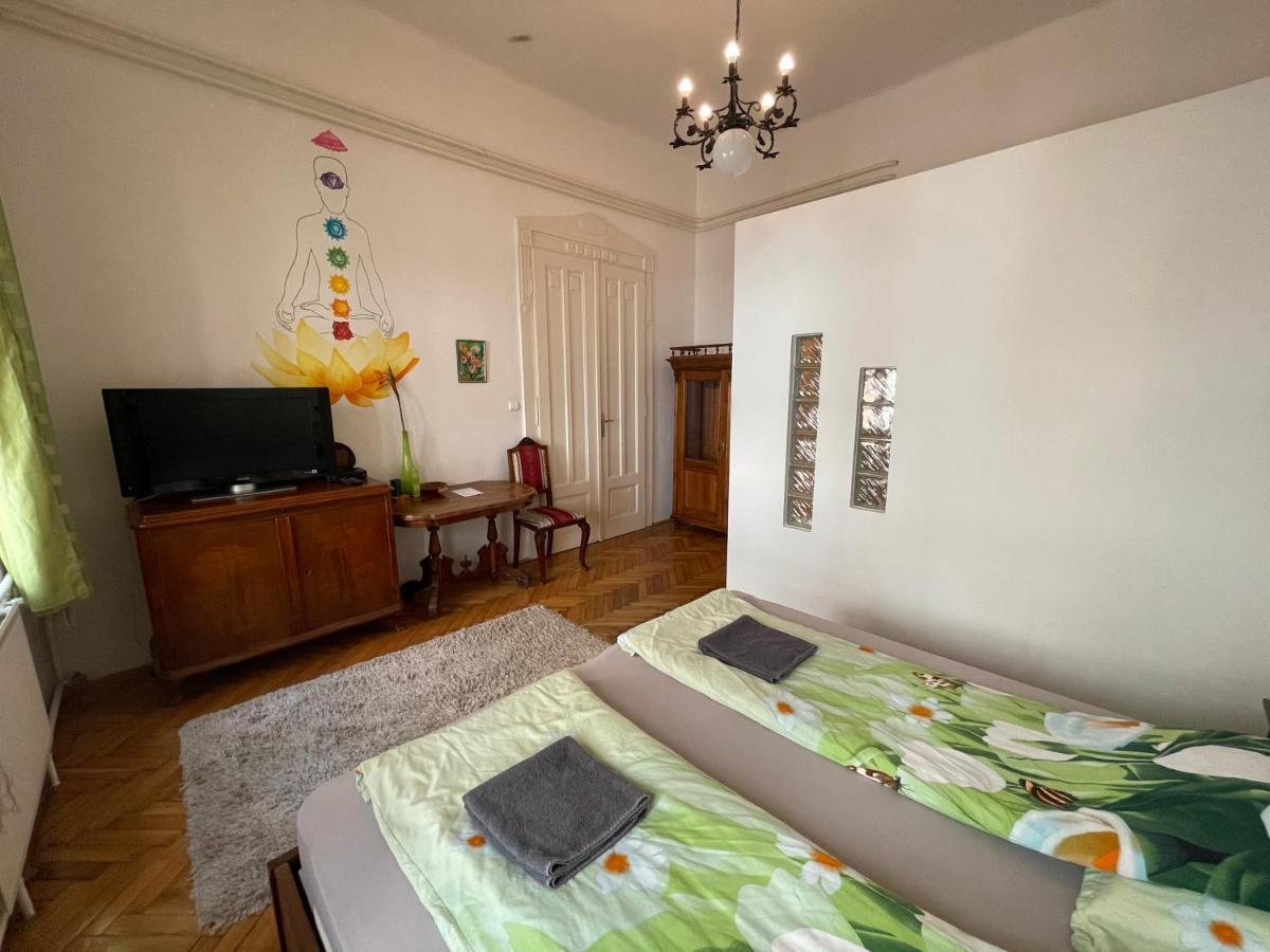 Lyrius Vendeghaz - Debrecen Apartment Exterior foto