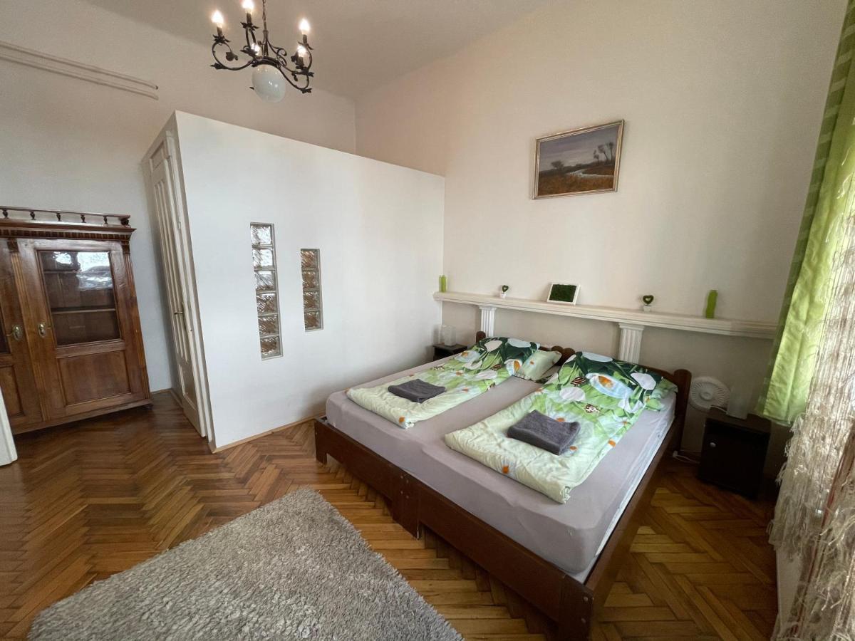 Lyrius Vendeghaz - Debrecen Apartment Exterior foto