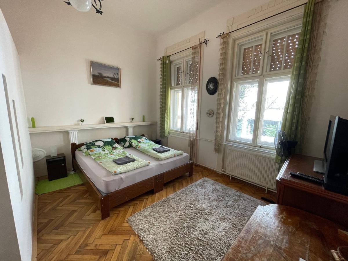 Lyrius Vendeghaz - Debrecen Apartment Exterior foto