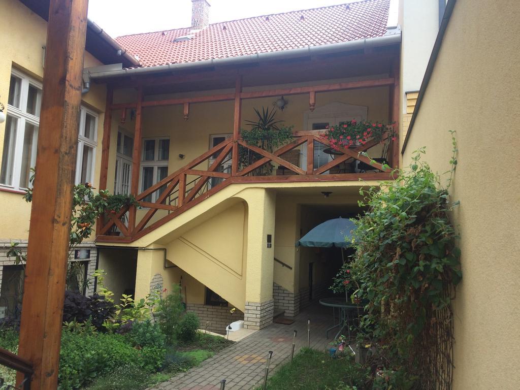 Lyrius Vendeghaz - Debrecen Apartment Exterior foto