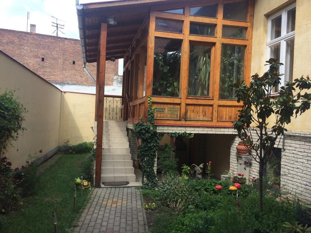 Lyrius Vendeghaz - Debrecen Apartment Exterior foto