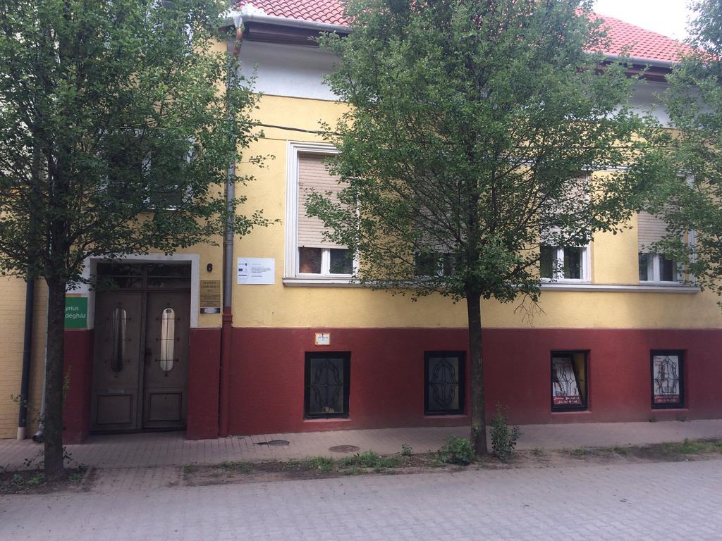 Lyrius Vendeghaz - Debrecen Apartment Exterior foto